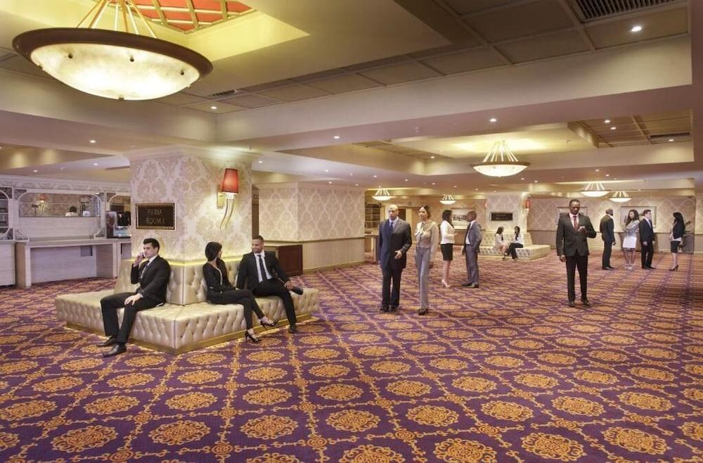 Metcourt At Emperors Palace Kempton Park Extérieur photo