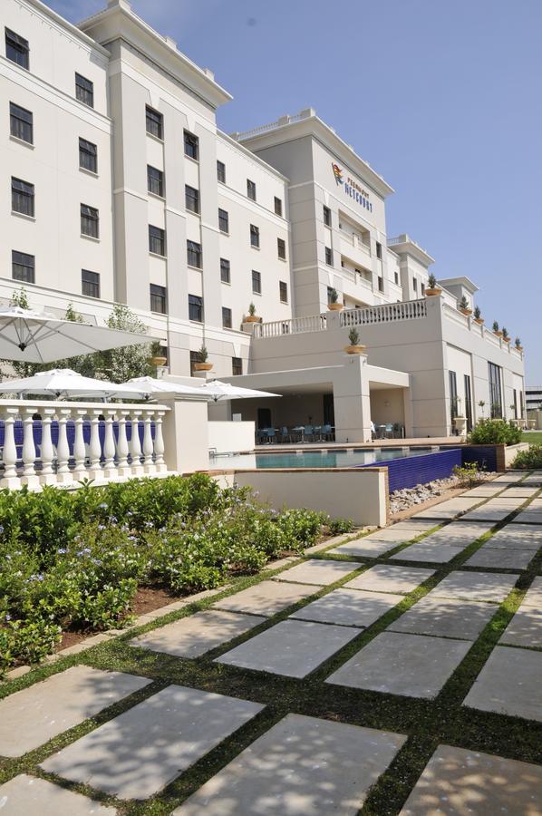 Metcourt At Emperors Palace Kempton Park Extérieur photo