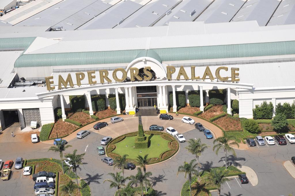 Metcourt At Emperors Palace Kempton Park Extérieur photo